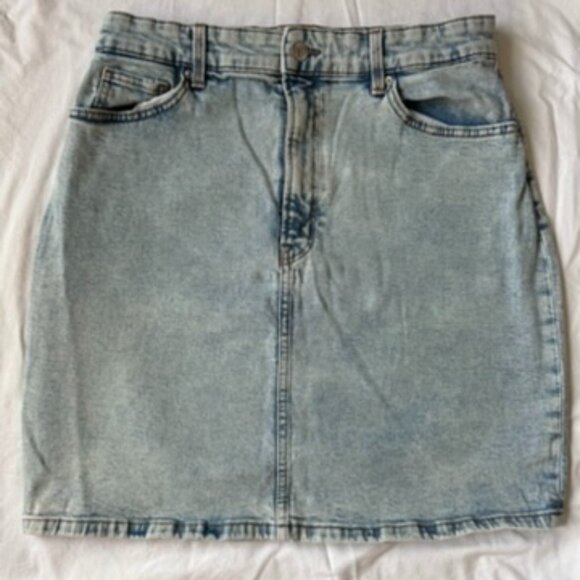 H&M Dresses & Skirts - NWT H&M Divided 90s Denim Skirt Size 12